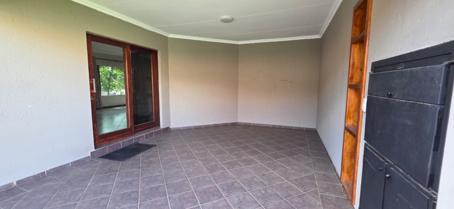 To Let 3 Bedroom Property for Rent in Melodie North West